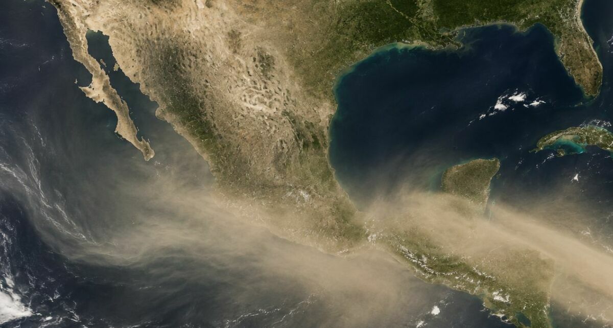 El polvo del Sahara ingresará a México en bajas concentraciones, pero favorecerá un ambiente más caluroso y con cambios en las lluvias. Foto: ChatGPT