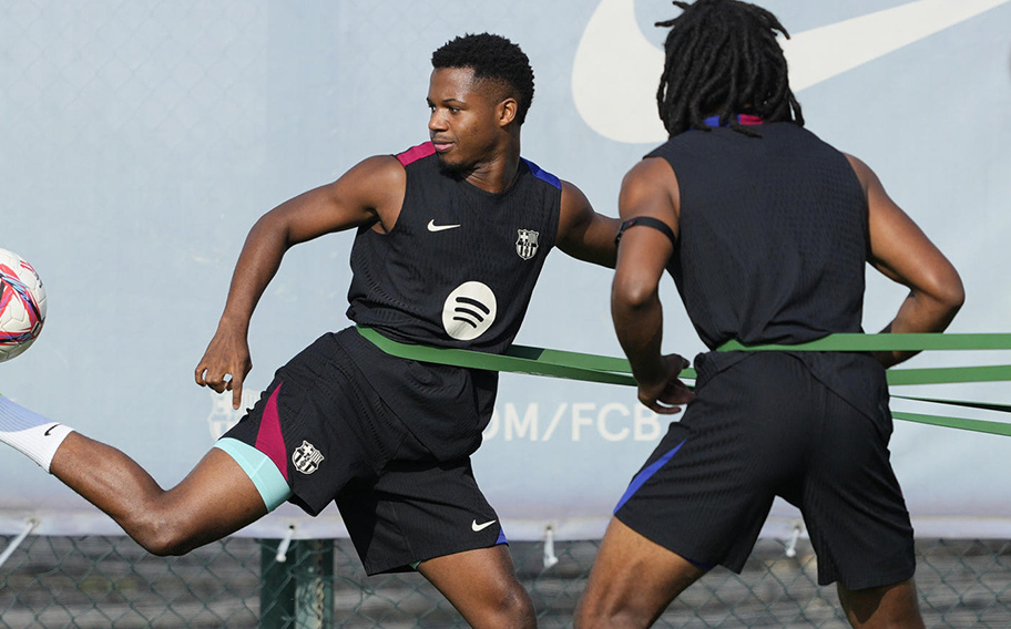 Ansu Fati en un entrenamiento con el Barcelona. (FOTO: EFE)