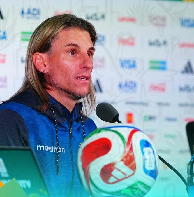 Sebastián Beccacece, entrenador de Ecuador (Reuters)