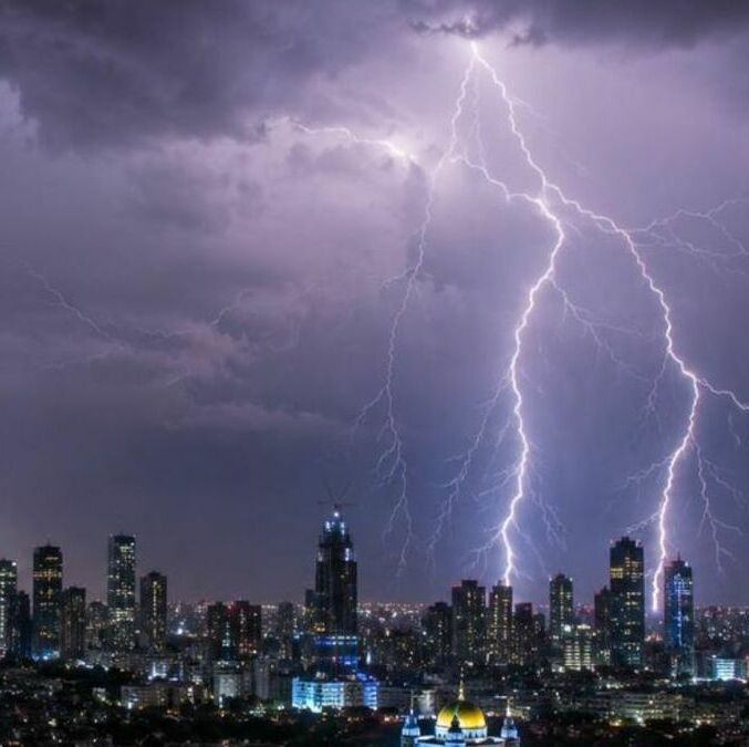 Las tormentas eléctricas pueden estar acompañadas de lluvia intensa, granizo, fuertes vientos y descargas eléctricas. Foto: ChatGPT