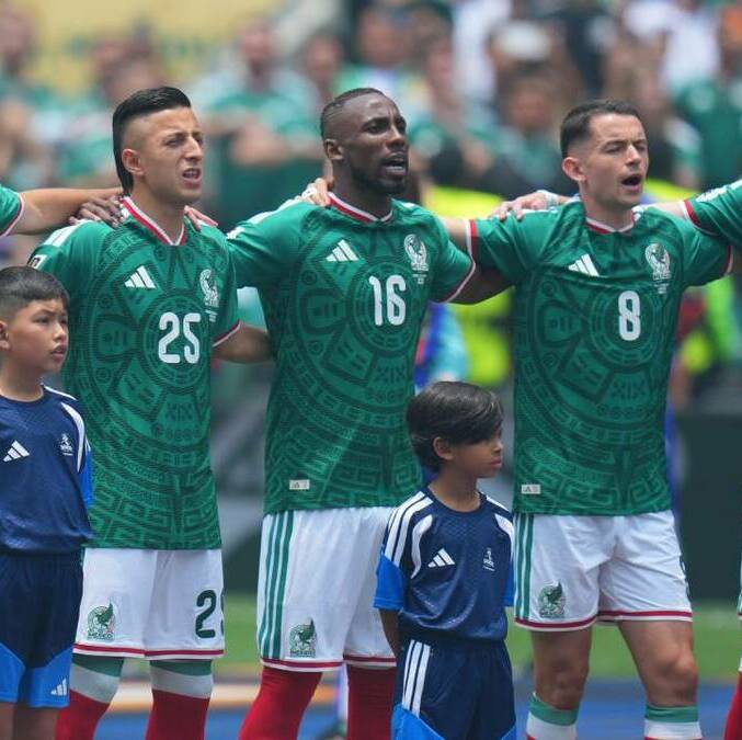 Javier Aguirre podría perder a una de sus figuras para el partido ante Inglaterra (Imago7)