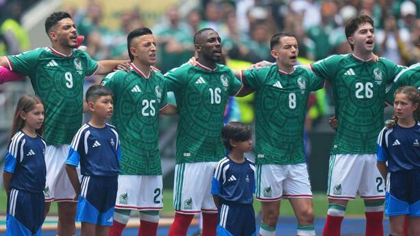 Javier Aguirre podría perder a una de sus figuras para el partido ante Inglaterra (Imago7)