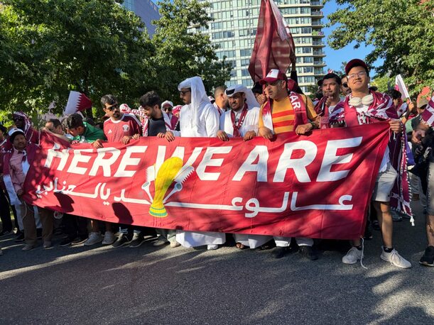 La afición de Qatar se hizo presente en Vancouver (FOTO: Eric Fong)