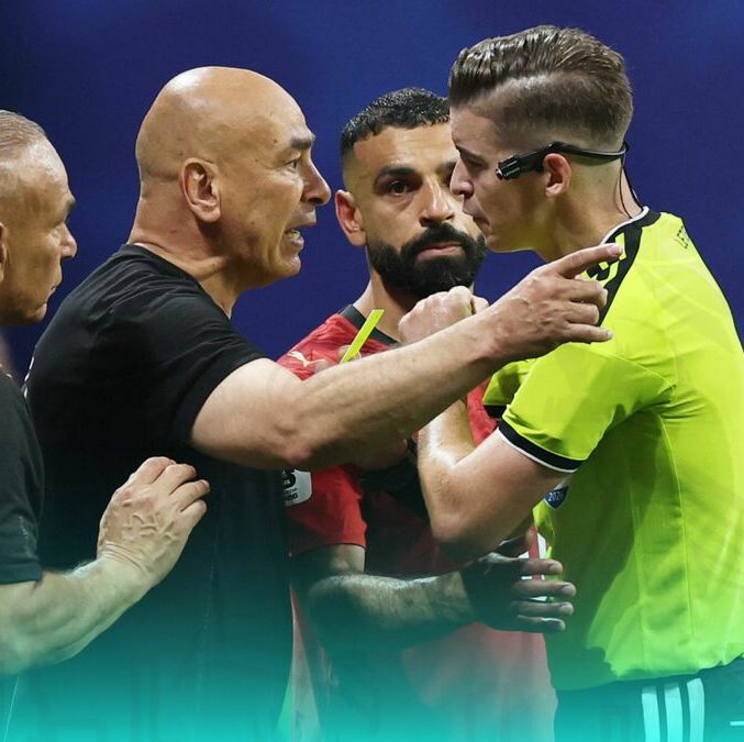 Hossam Hassan se fue en contra del arbitraje. (Foto: Reuters)