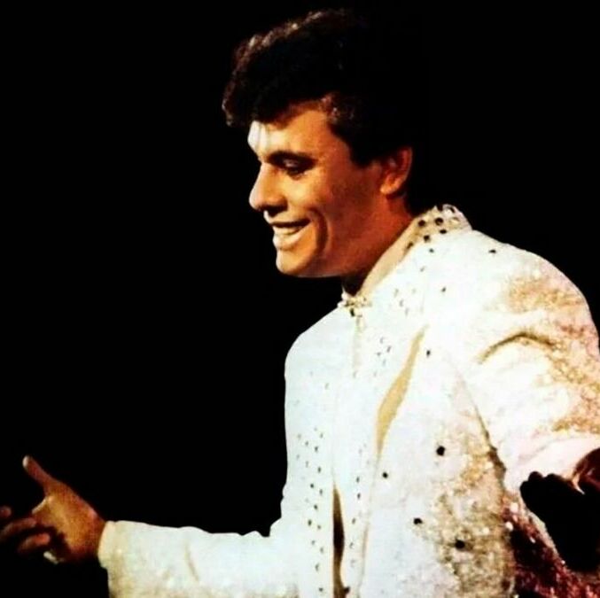 El icónico primer concierto de Juan Gabriel en Bellas Artes llegará a las salas de cine en México. (YouTube)