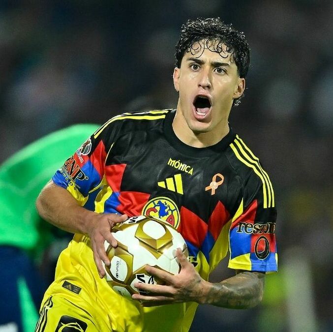 Alejandro Zendejas con el jersey anterior del América (Imago7)