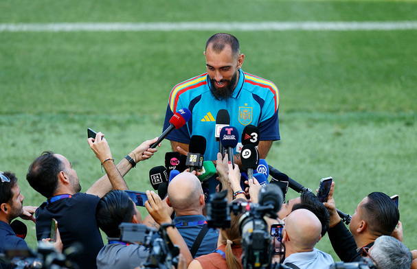 Borja Iglesias estuvo en zona mixta. (Foto: Reuters)