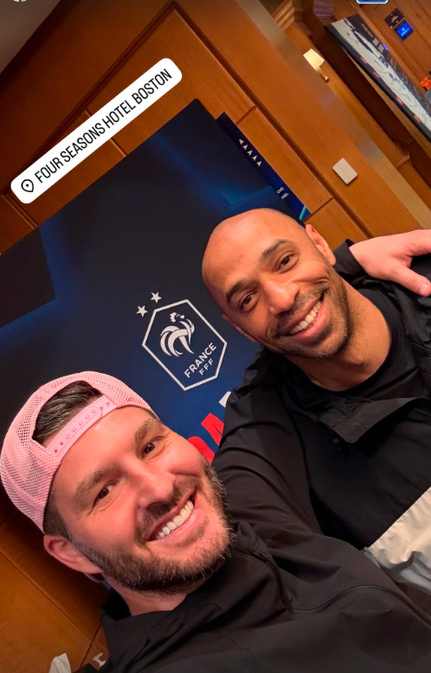 Gignac y Henry en el hotel de concentración de Francia. (Captura)