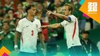 Nico O'Reilly junto a Harry Kane (Reuters)