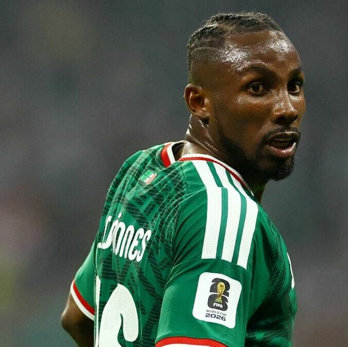 Julián Quiñones con la Selección Mexicana (Reuters)