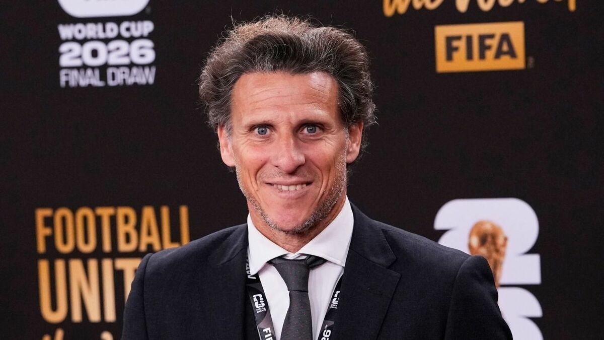 Diego Forlán sustituiría a Marcelo Bielsa en la Selección de Uruguay (Fotografía: Mexsport)