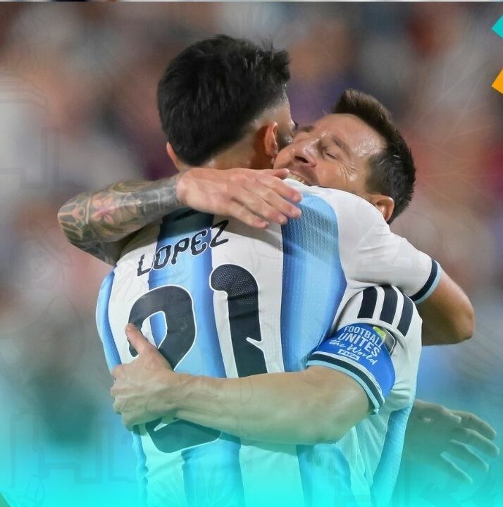 Flaco López celebra pase de Argentina con Lionel Messi (Fotografía: Imago 7)