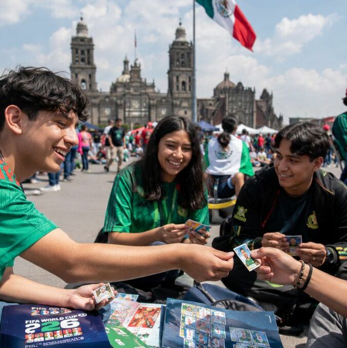 ¿A qué hora finaliza el intercambio masivo de estampas del Mundial HOY 12 de junio? | Foto: ChatGPT
