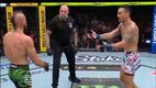 McGregor se lesionó en el inicio de la pelea ante Holloway (Captura de video)