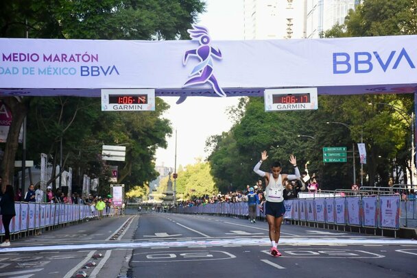 El mexicano Jorge Luis Cruz Pérez finalizó en tercer lugar / X: Medio Maraton