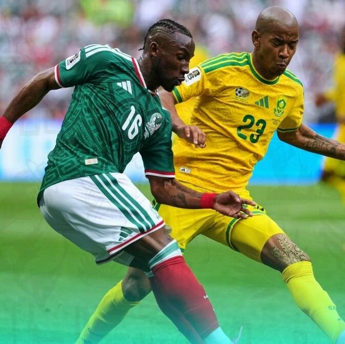 Jayden Adams enfrentando a Julián Quiñones (Imago7)