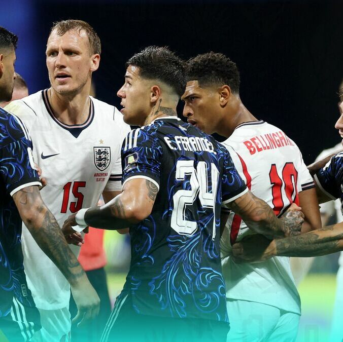 Bellingham acabó calientito tras la eliminación de Inglaterra. (Foto: Reuters)