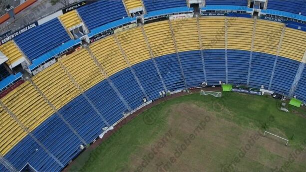 El Estadio Ciudad de los Deportes no está en las mejores condiciones (Fotografía: Elesban Chávez)