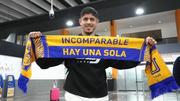 Alan Franco ya llegó a tierra regia. (Foto: Luis Guerra)