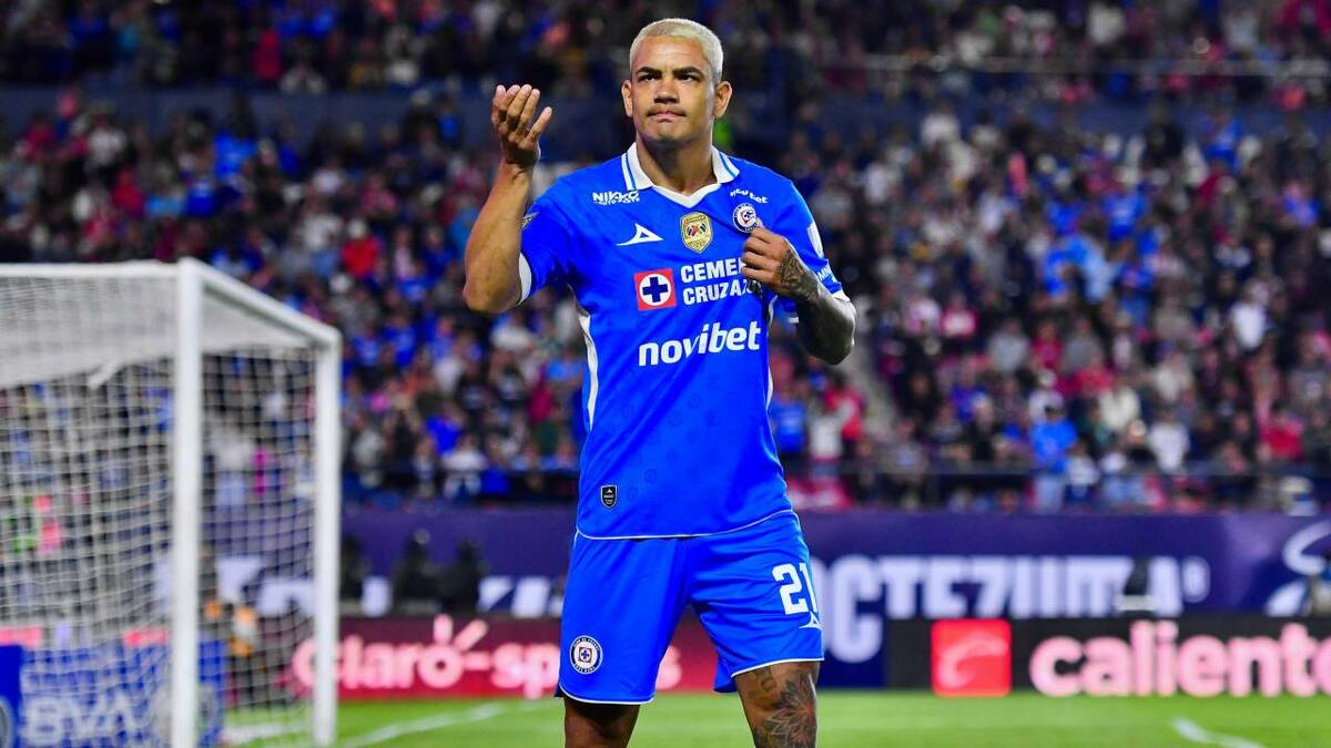 Toro Fernández encaminó el regreso de Cruz Azul (Imago7)