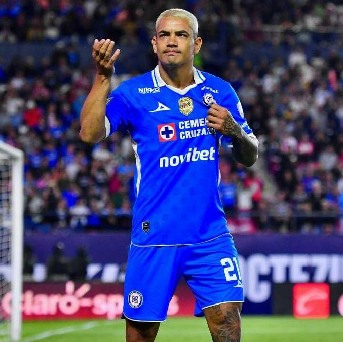 Toro Fernández encaminó el regreso de Cruz Azul (Imago7)