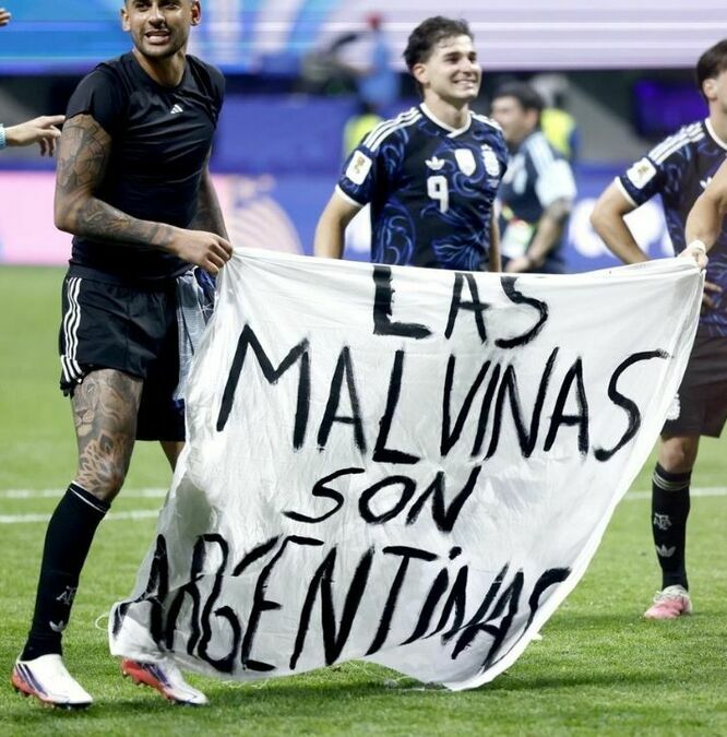 El Gobierno Británico pidió a la FIFA que aplique sanción a Argentina por su mensaje político. (EFE)