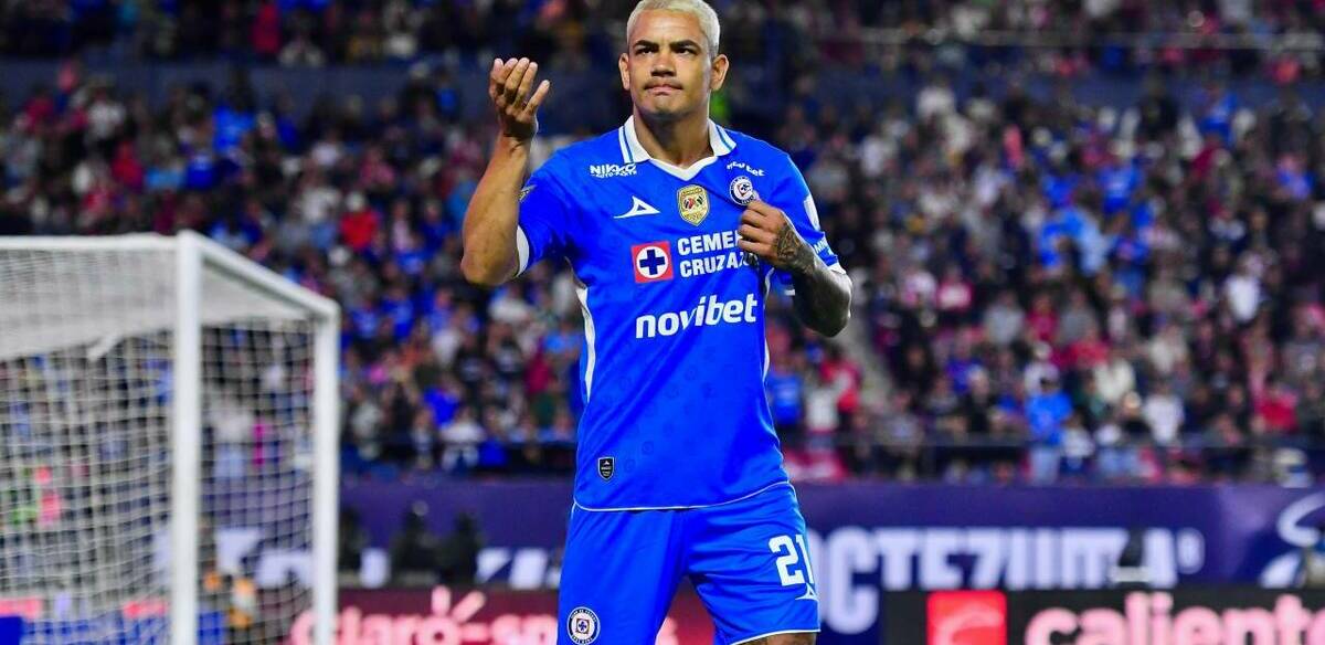Toro Fernández encaminó el regreso de Cruz Azul (Imago7)