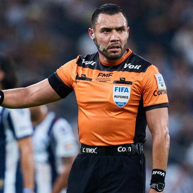 Gato Ortiz realizó una señas "raras" previo al encuentro Rayados vs Santos / Mexsport
