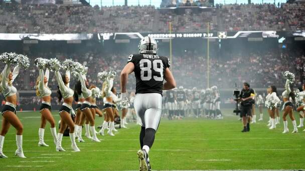 Brock Bowers, jugador de Las Vegas Raiders (Reuters)