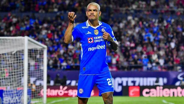 Toro Fernández encaminó el regreso de Cruz Azul (Imago7)
