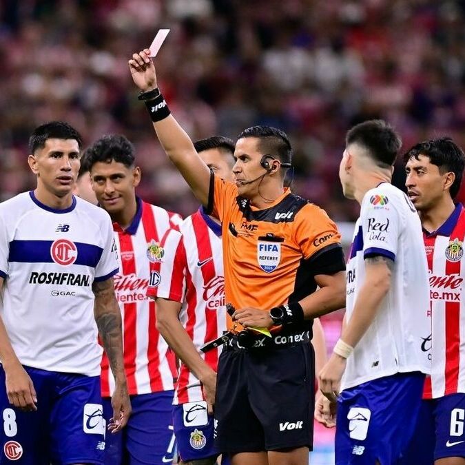 Ángel Sepúlveda se fue expulsado ante Toluca y Chivas deberá modificar su 11 ante Juárez (Fotografía: Mexsport)