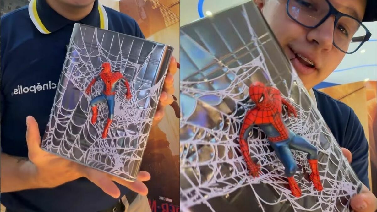 La palomera de Spider-Man de Cinépolis es totalmente metálica y tendrá relieves de telaraña. (@_Jhonnnyups)