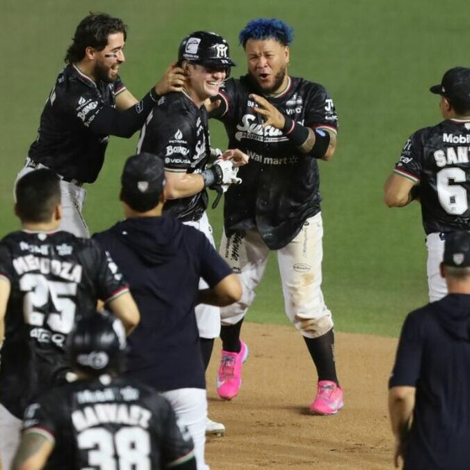 Sultanes pudo quedarse con un cerrado encuentro. (Foto: Roberto Alanís)
