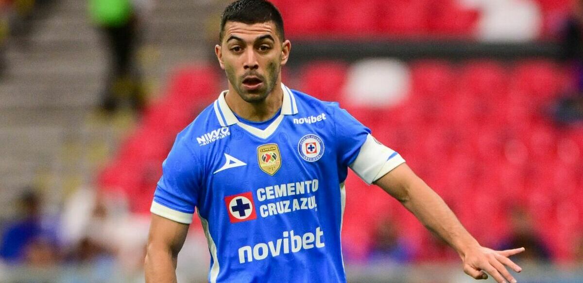 Erik Lira se mantiene en Cruz Azul (Imago7)