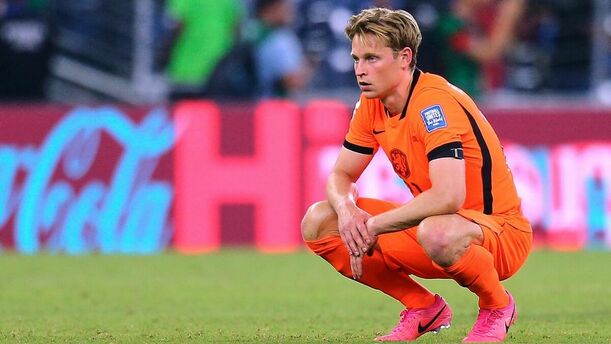 Frenkie De Jong estaría cuatro meses fuera de las canchas tras una lesión en la rodilla | Foto: Reuters