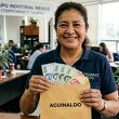 La nueva propuesta busca que el aguinaldo aumente hasta 30 días de salario según la antigüedad laboral. Foto: Gemini