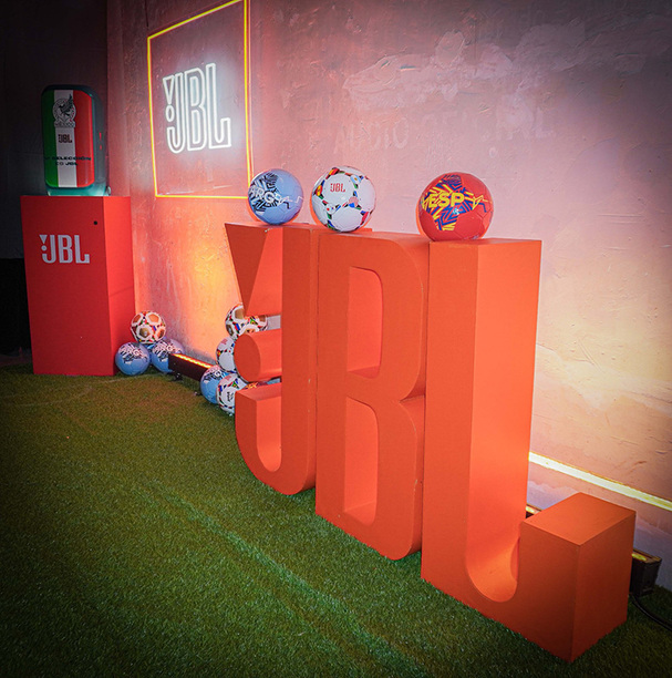 JBL destacó su línea de productos inspirados en la Selección Mexicana de Futbol. (Foto: Juan Carlos Fernández)