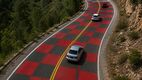India implementó carreteras de color rojo en zonas donde es frecuente el cruce de fauna silvestre. Foto: ChatGPT