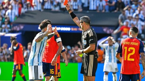 Slavko Vincic dejó a Argentina con 10 hombres en la Final. (Foto: Mexsport)