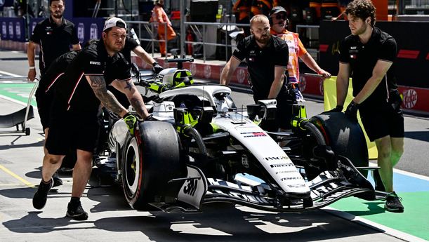 Checo Pérez tuvo otro fin de semana lleno de problemas en su Cadillac. (Foto: Reuters)