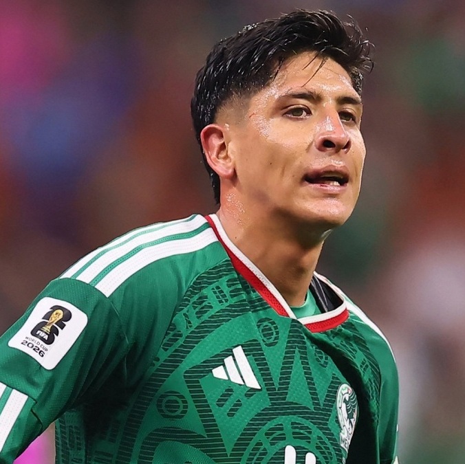 Edson Álvarez continuaría su carrera en Europa (Reuters)