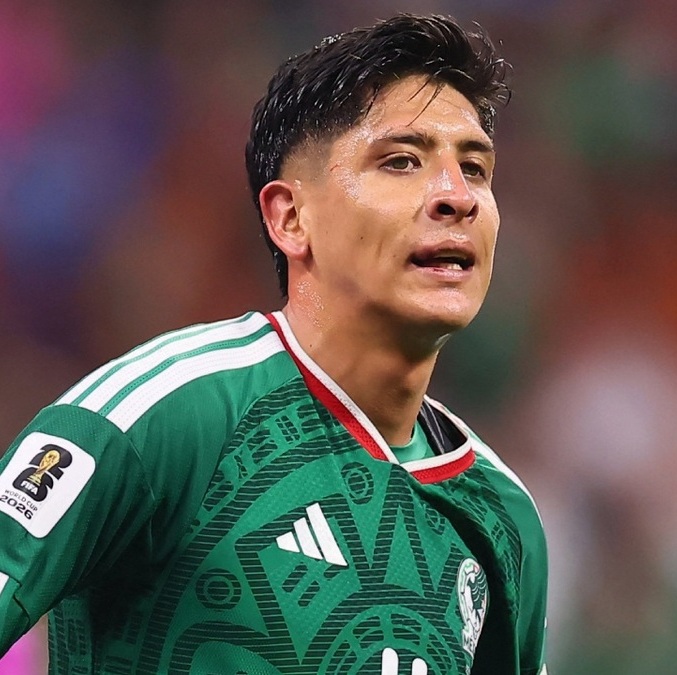 Edson Álvarez continuaría su carrera en Europa (Reuters)