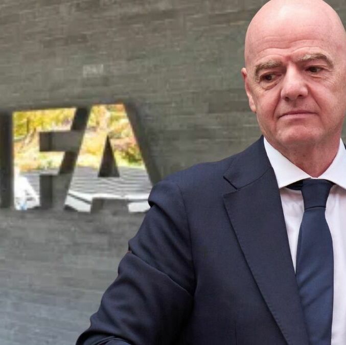 La FIFA e Infantino están en medio de la polémica. (Foto: Mexsport)
