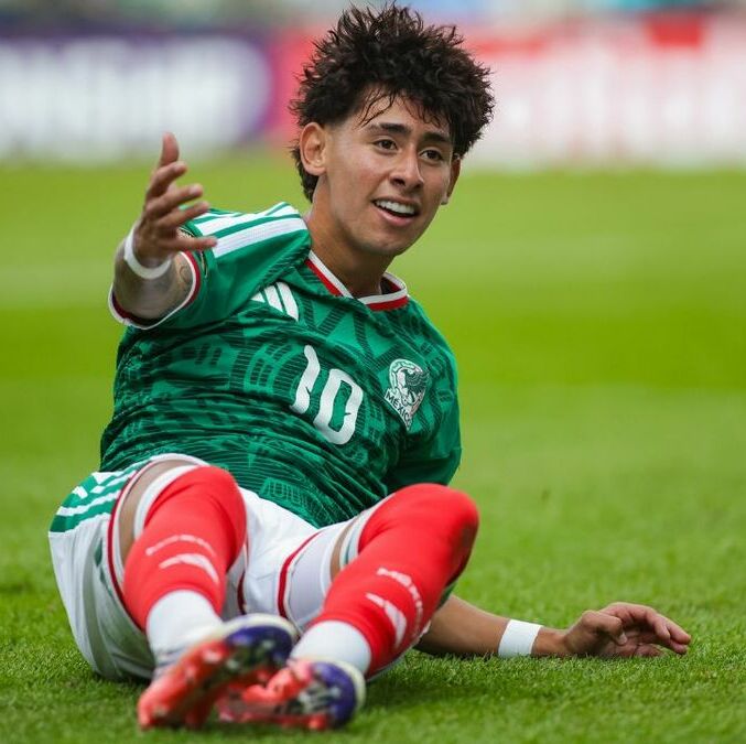 Santiago Sandoval regresa lesionado a Chivas. (Foto: Mexsport)