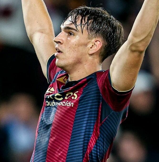 Carlos Espí, nuevo jugador del Real Madrid (@realmadrid)