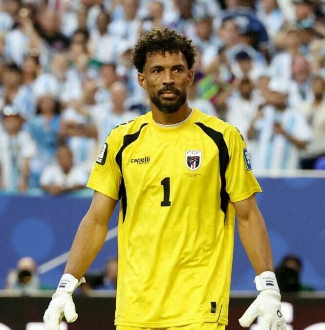 Vozinha enfrentando a Lionel Messi en el Mundial 2026 (Reuters)