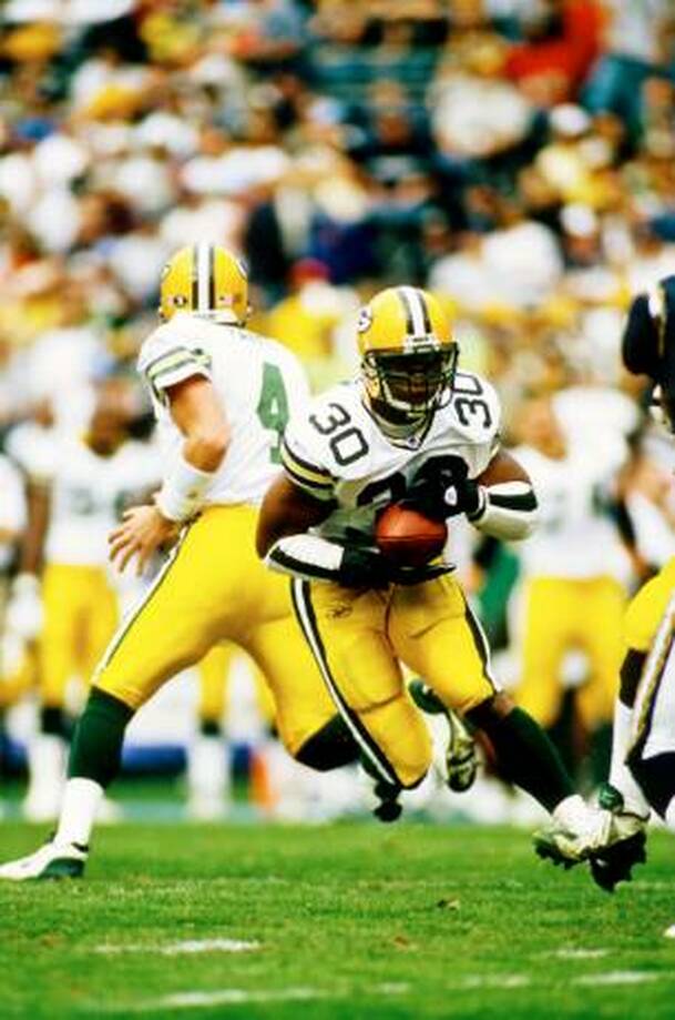 Ahman Green acarrea el ovoide durante un partido de los Green Bay Packers. FOTO: Reuters