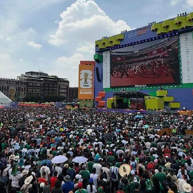 El Fan Fest del Zócalo de la Ciudad de México fue uno de los lugares que reunió a una gran cantidad de aficionados durante el Mundial. FOTO: @mexicoci