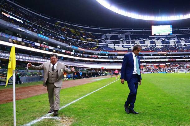 Guillermo Almada y Miguel Herrera se fueron expulsados en aquel partido entre América y Santos del Apertura 2019. FOTO: Imago7