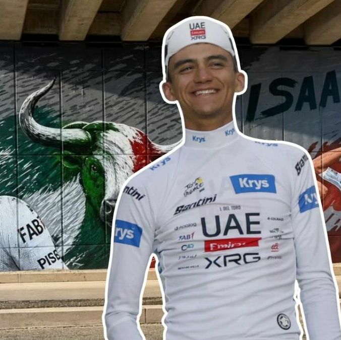 Isaac del Toro recibe homenaje con un espectacular mural en Ensenada tras su histórico Tour de Francia. FOTO: EFE / @RodriSabato